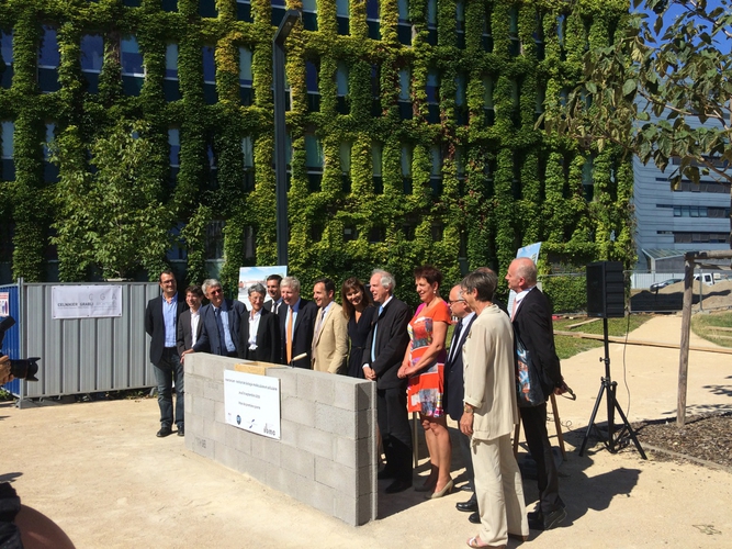 Pose de première pierre - insectarium